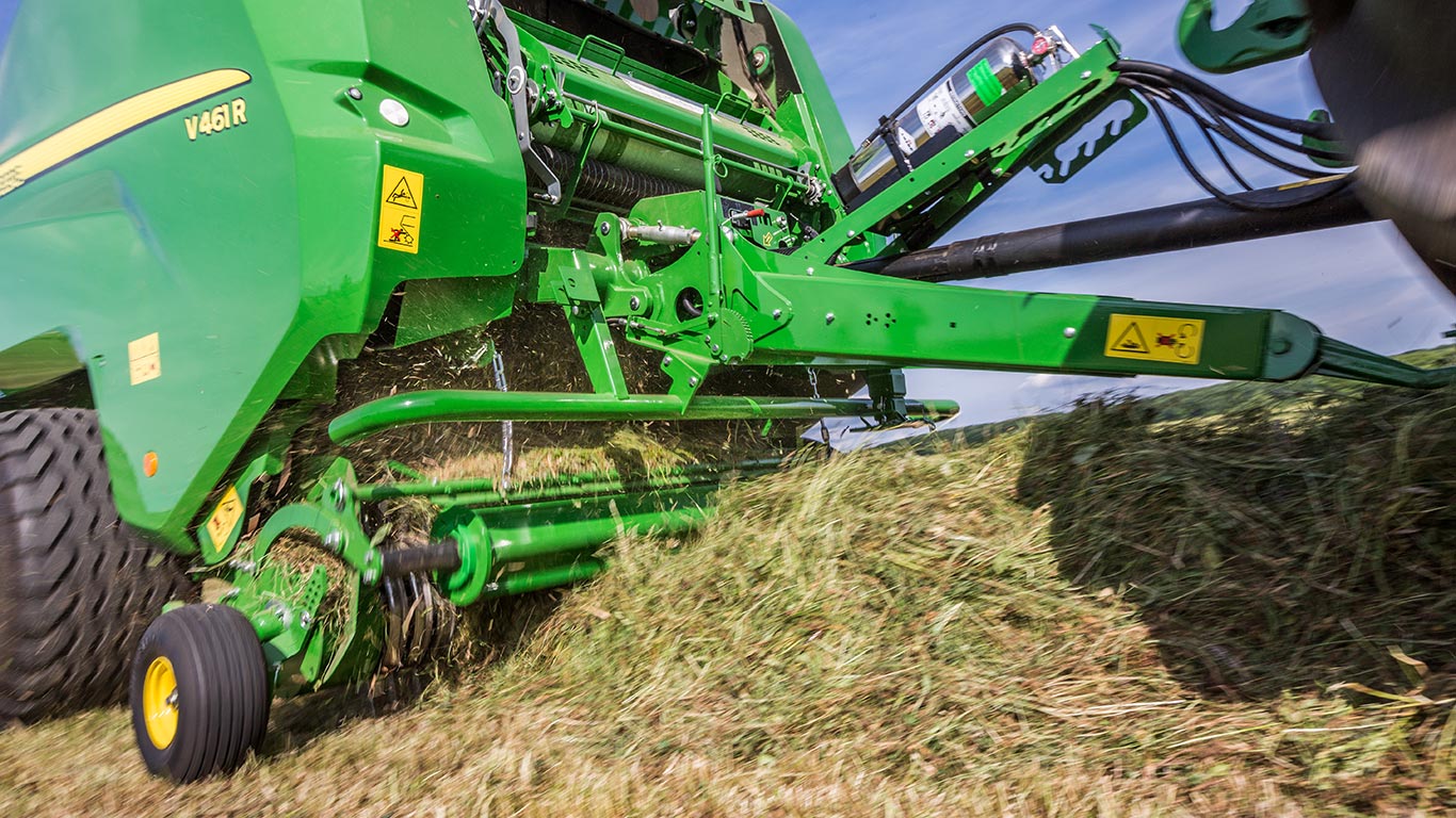 John Deere değişken hazneli balya makinesi