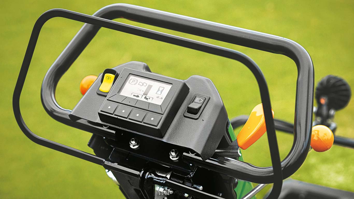 220SL, Sürücü Kumandası, Stüdyo, Arkasından Yürünen ve Üzerine Binilen Çim Biçme Makineleri, Golf ve Spor