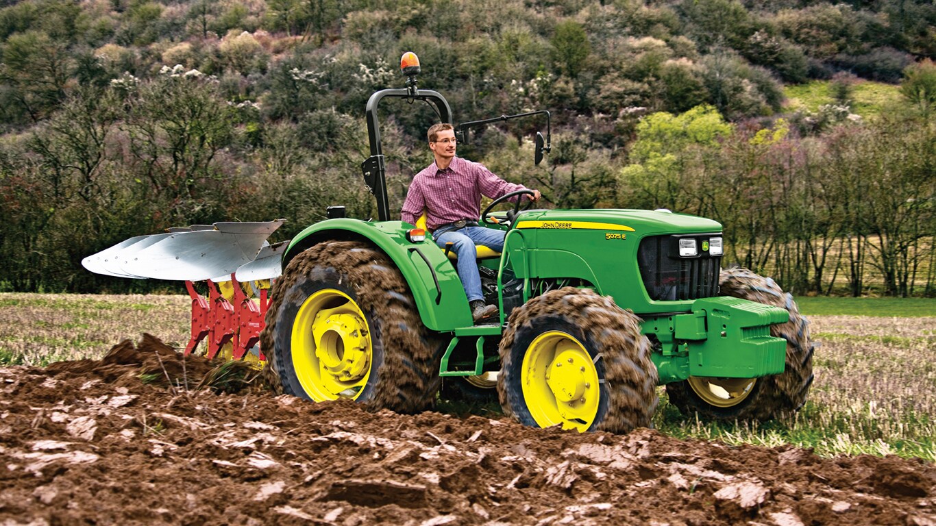 Traktorler John Deere Tr