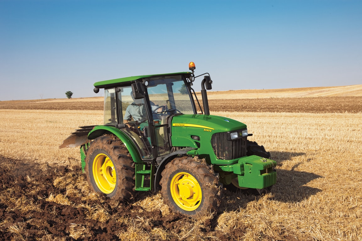 Трактор лошадка. John Deere 5083e. John Deere трактор. Джон Дир 7820. Джон Дир 5095м.